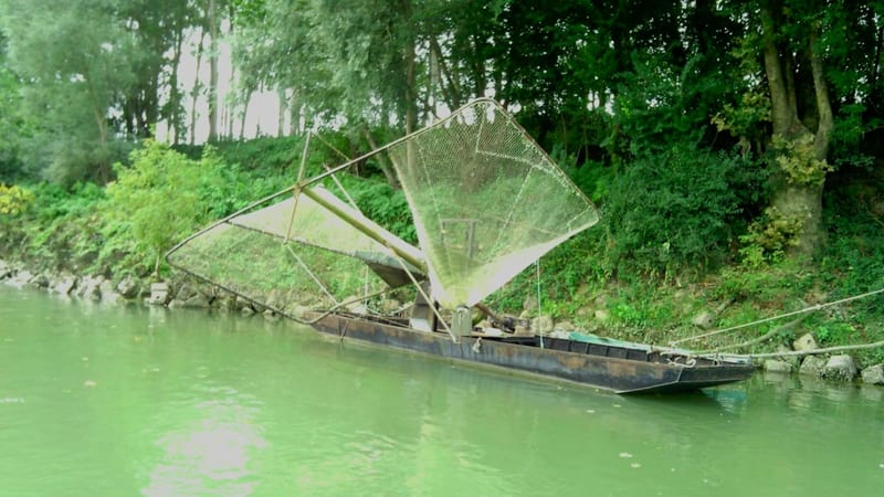 La barque : embarcation traditionnelle de pêche et de transport