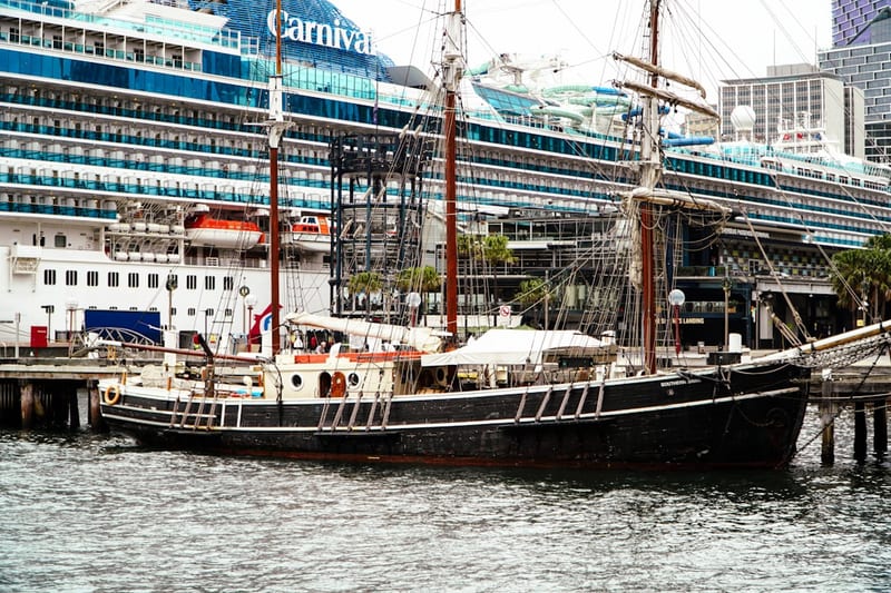 La brigantine et le brigantin : voiliers à deux mâts