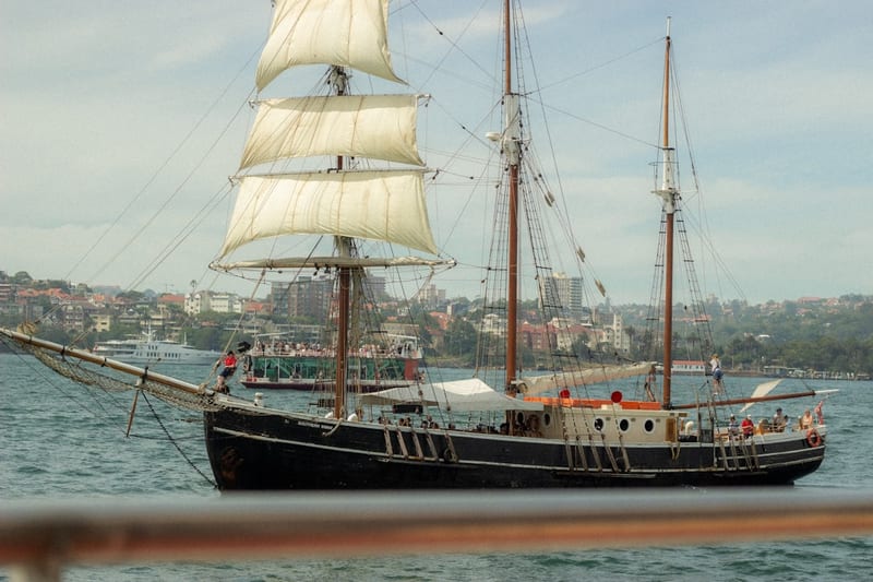 La goélette : voilier à deux mâts emblématique